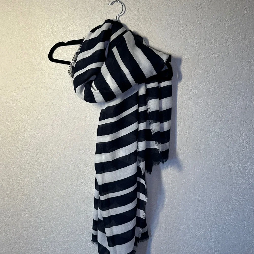 Old Navy Navy Blue White Striped Scarf‎ Soft Lightweight Accessory